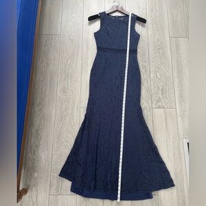 Lulus dress in navy with lace detail. Maxi length in EUC.